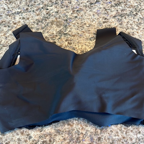 ExSecret - Ultimate Lift Full-Figure Seamless Lace Cut-Out Bra - Picture 3 of 6